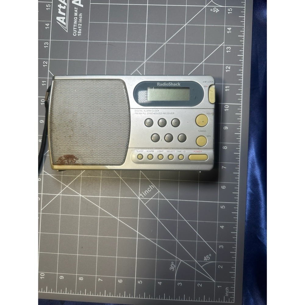 Vintage Radio Shack AM/FM Radio Alarm Clock 12-898  PARTS ONLY